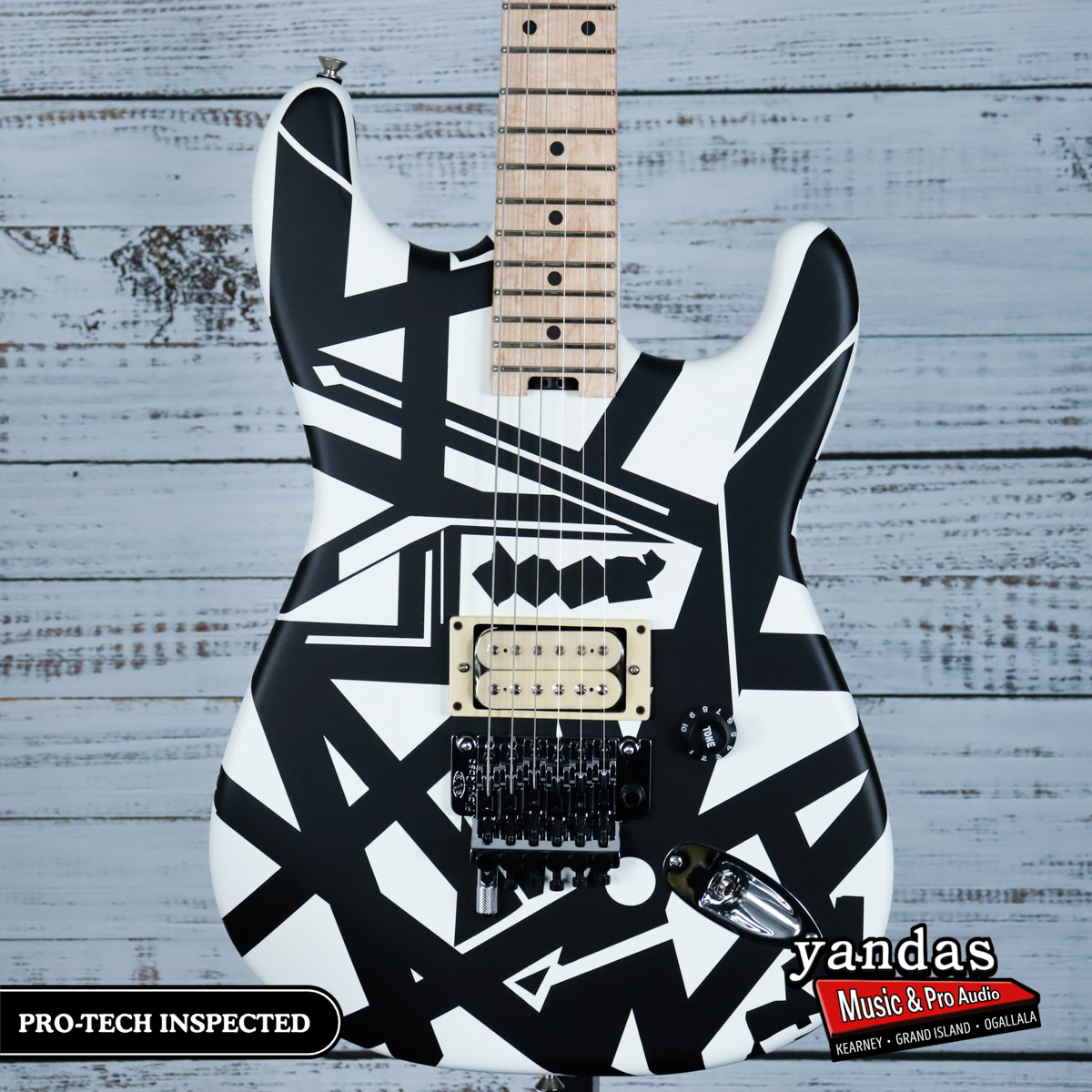 tatsu.tk.kamata　EVH Striped 白黒（ギターのみ） EVH Striped Series Shapes Electric Guitar (White/Black) ♫ Yandas