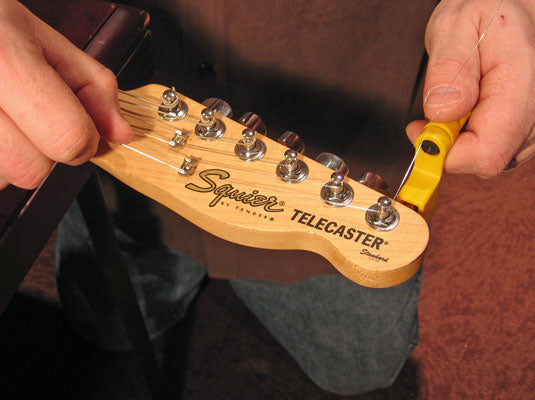 The Essential Guide to Changing Guitar Strings: Tune Up Your Sound!