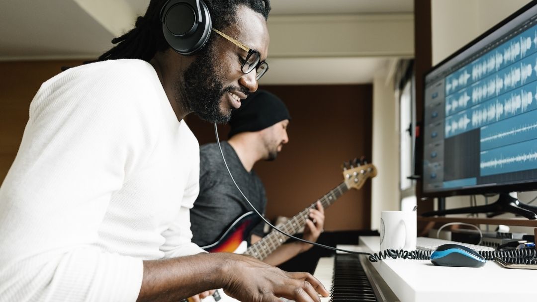 How To Transform a Regular Room Into a Home Music Studio