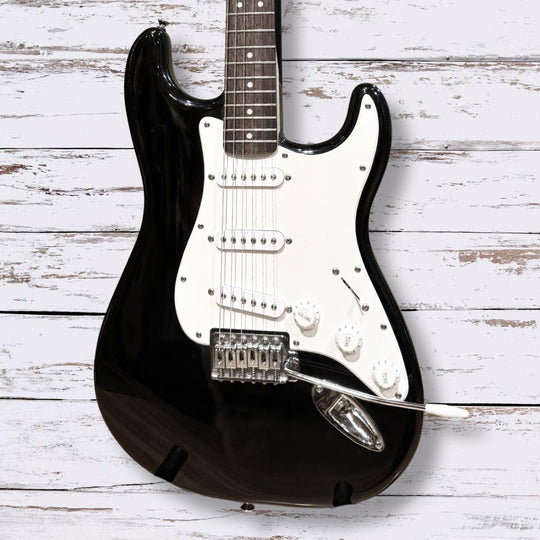 *USED* COSMETIC DAMAGE w/ GIG BAG* Squier Affinity Stratocaster | Black