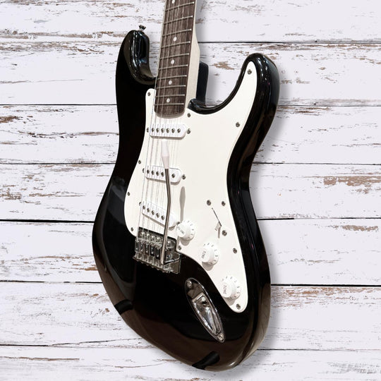 *USED* COSMETIC DAMAGE w/ GIG BAG* Squier Affinity Stratocaster | Black