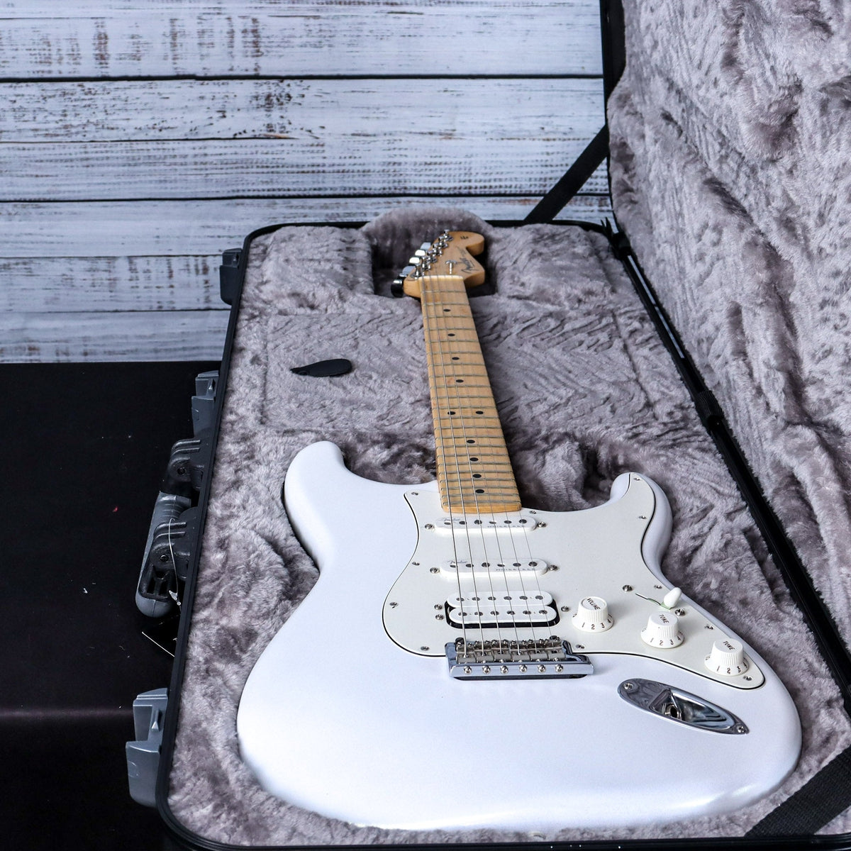 Fender Juanes Stratocaster Guitar | Luna White