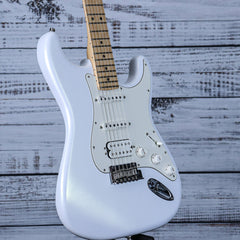 Fender Juanes Stratocaster Guitar | Luna White