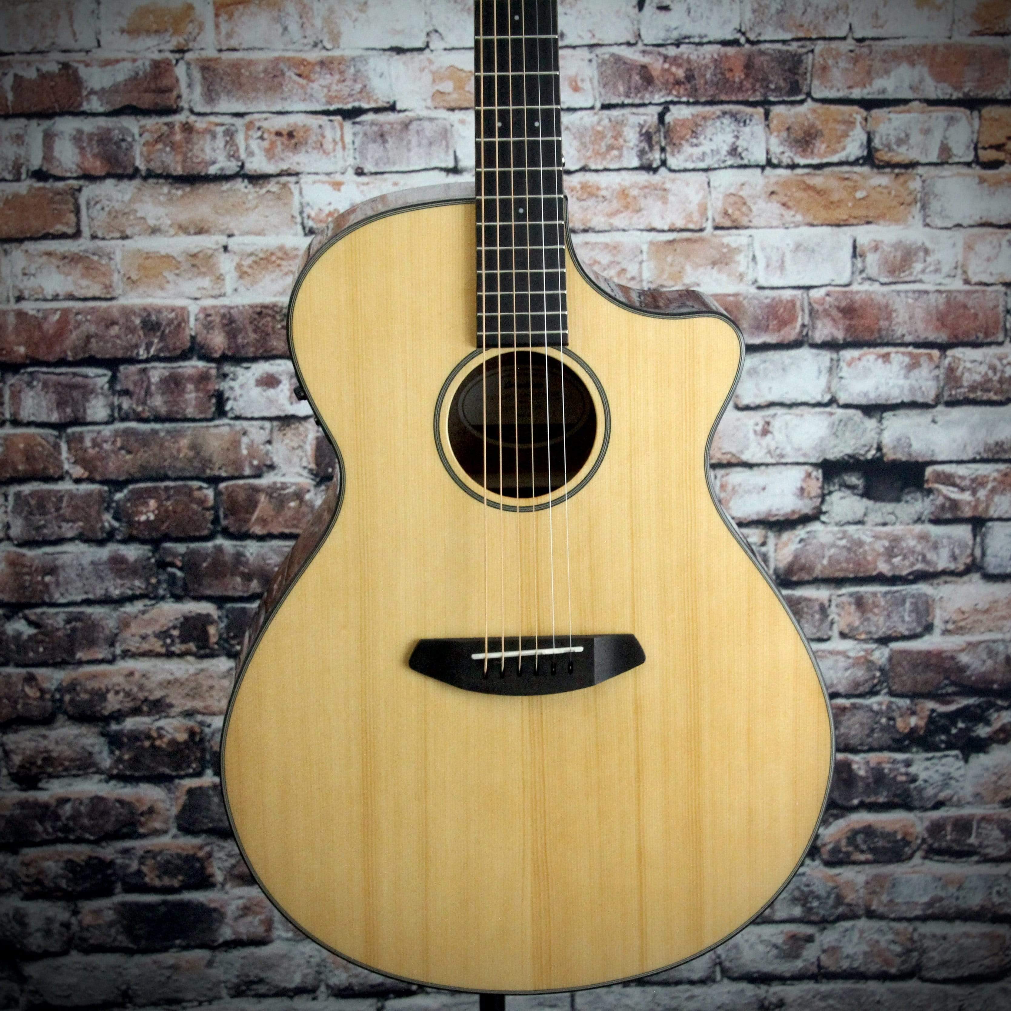 Breedlove Discovery Concerto CE Acoustic Guitar