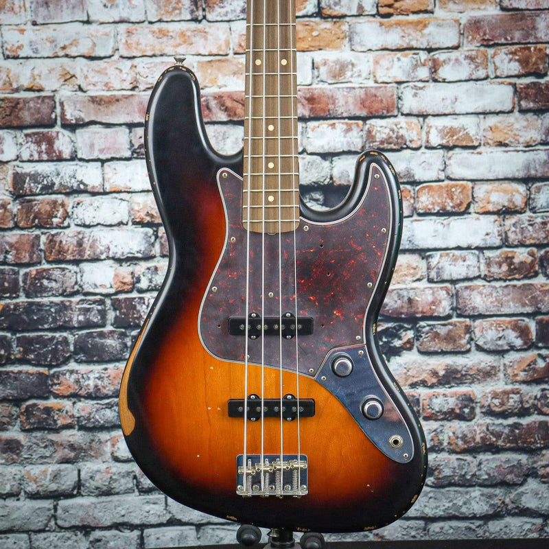 Fender 60th Anniversary Road Worn Jazz Bass | 3-Tone Sunburst