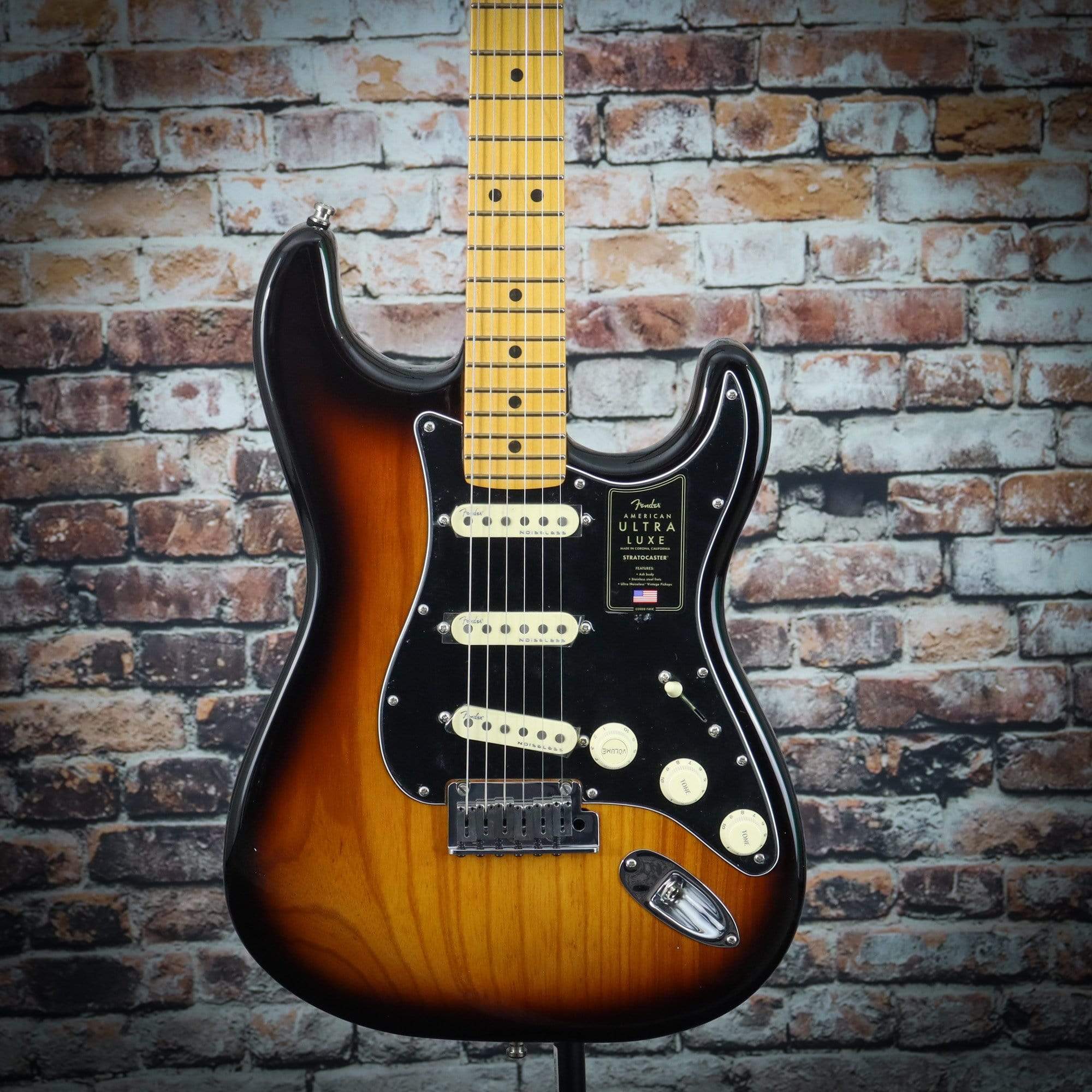 Fender American Ultra Luxe Stratocaster - 2-Color Sunburst, Maple Fingerboard