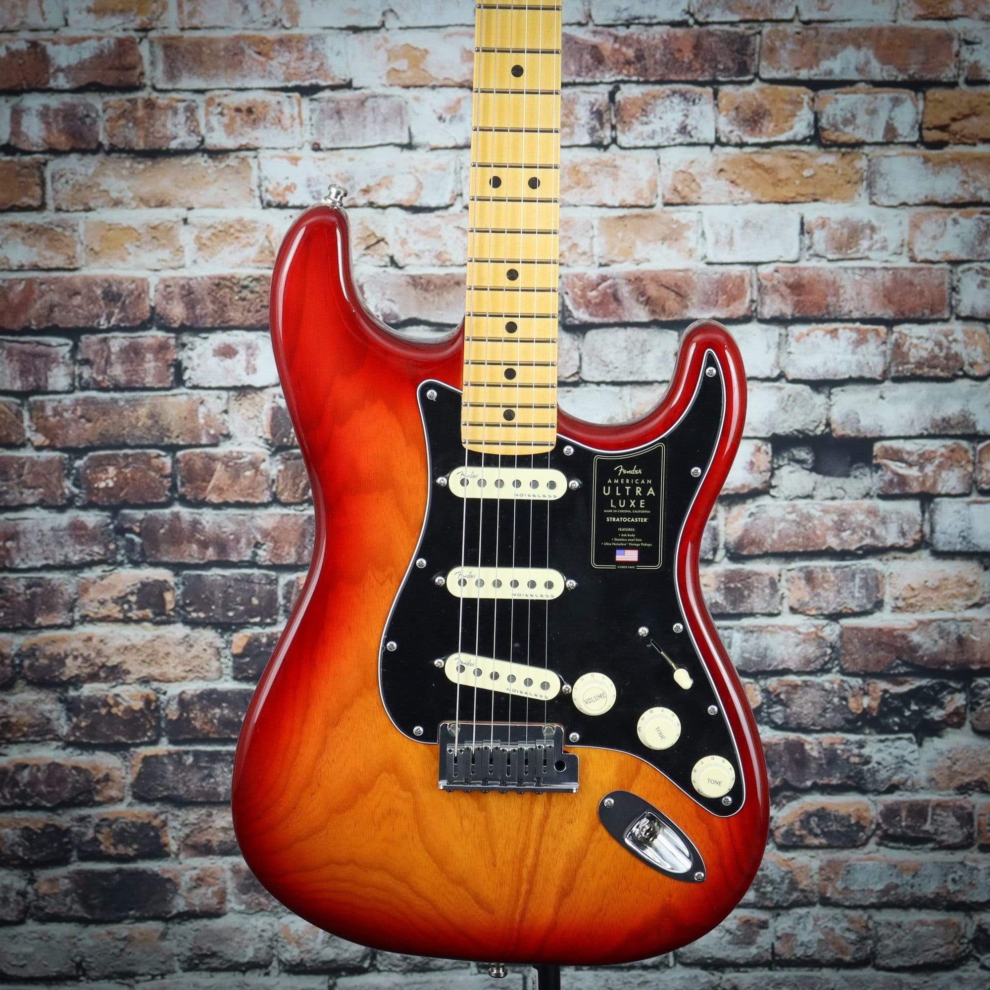 Fender American Ultra LUXE Stratocaster | Plasma Red Burst